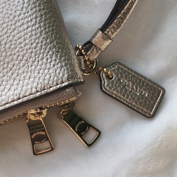 ✨NEW✨COACH gold double zip clutch wallet♥️ - Picture 3 of 8